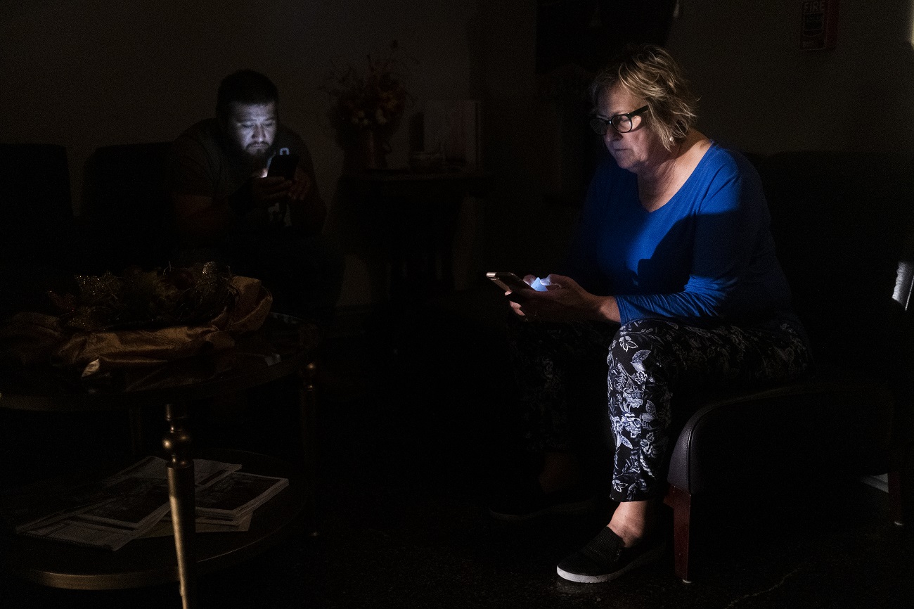 На випадок блекауту. Чи буде працювати мобільний зв’язок, якщо світло вимкнуть надовго